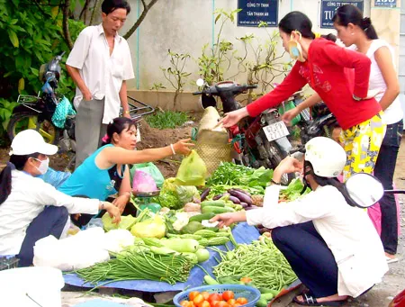 Công nhân thời “bão giá”