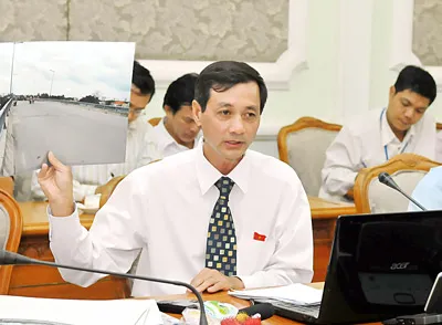 Đại biểu Đặng Văn Khoa phát biểu tại thảo luận tổ. Ảnh: Việt Dũng