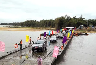 Vụ sập cầu Đen ở Quảng Nam: Thông xe cầu phao