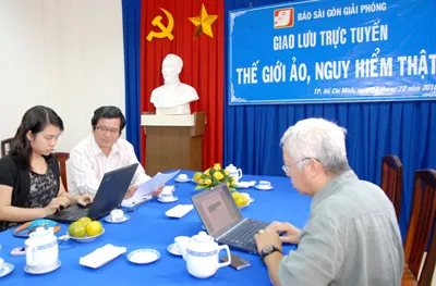 Quang cảnh buổi giao lưu trực tuyến “Thế giới ảo, nguy hiểm thật”. Ảnh: CAO THĂNG