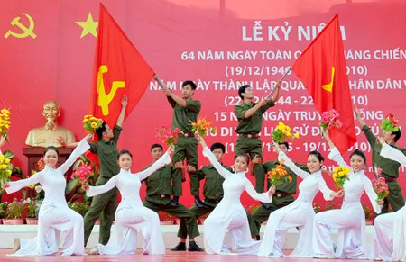 Tiết mục văn nghệ chào mừng các ngày lễ lớn. Ảnh: VIỆT DŨNG