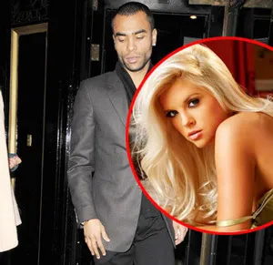 Ashley Cole và bạn gái.