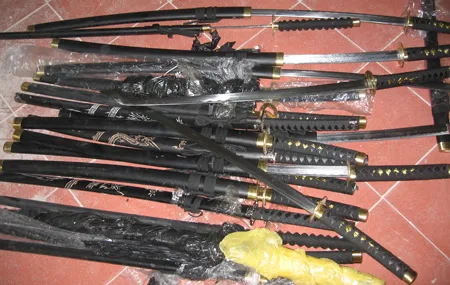 Dao kiếm buôn lậu bị lực lượng chức năng ở Lạng Sơn thu giữ