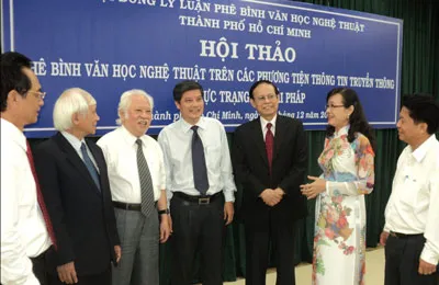 Lý luận phê bình VHNT trên phương tiện truyền thông: Nặng quyền lợi - Nhẹ trách nhiệm