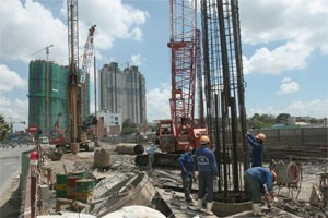 An apartment building is under construction at Binh Thanh District, Ho Chi Minh City (Photo:Minh Tri)