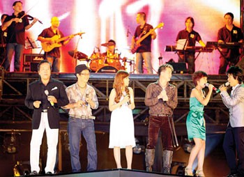 Children enjoy reading books at a book exhibition in 2006 in HCMC. This year