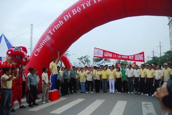 The 4th Lawrence S.Ting charity walk is organized in 2009.