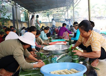 Banh Tet festival 2011 for poor children ảnh 1
