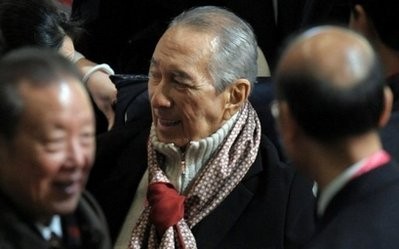 AFP file - Macau tycoon Stanley Ho (C)