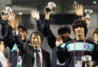 South Korea's coach Cho Kwang-Rae (C-L) celebrates with his players after they won third place at the 2011 Asian Cup in the Qatari capital Doha on January 28, 2011. AFP