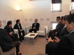 Vietnamese Deputy Prime Minister Nguyen Thien Nhan (middle) at the World Economic Forum in Davos on Jan. 28, 2011 (Photo: Vietnam News Agency)