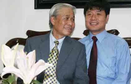 Vu Ha Van and his father, poet Vu Quan Phuong at his house in Hanoi