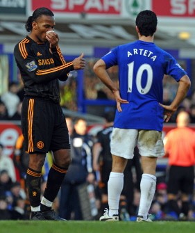 Chelsea's Didier Drogba (L) gestures during the FA Cup fourth round football match between Everton and Chelsea at Goodison Park in Liverpool on January 29, 2011. AFP
