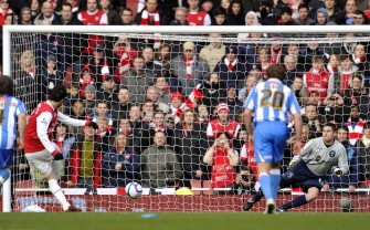 Arsenal's Cesc Fabregas (2nd L) scores on a penalty kick during their FA Cup match against Huddersfield Town at the Emirates Stadium in London on January 30, 2011. AFP