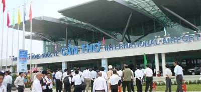 Cảng hàng không quốc tế Cần Thơ nhộn nhịp trong ngày khánh thành.