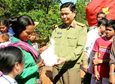 Ngày mới ở làng Mới
