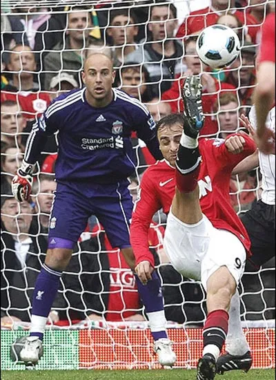 Trước trận Man.United - Liverpool: Tương phản tột cùng