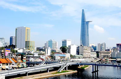 Đầu tư cơ sở hạ tầng góp phần phát triển đất nước. Ảnh: THÁI BẰNG