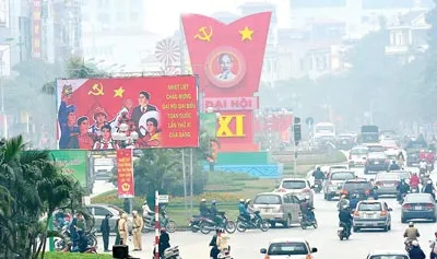 Đường phố Hà Nội trang trí chào mừng Đại hội Đảng. Ảnh: Việt Dũng