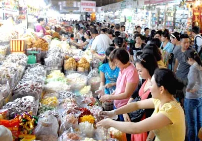 Khu bán mứt tết ở chợ Bến Thành, quận 1. Ảnh: CAO THĂNG