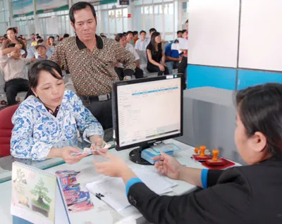 Đổi tên trên vé tàu: Vã mồ hôi