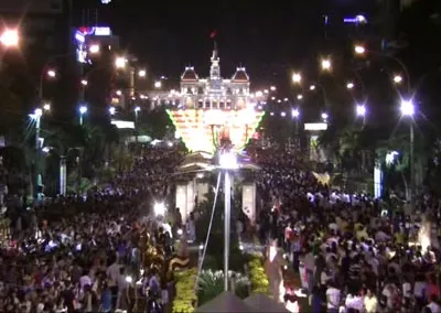 Báo SGGP Online: Trao quà đợt phát động quay video clip “Đón Xuân Tân Mão 2011” ảnh 2