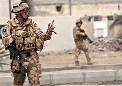 The file photo shows British soldiers patrolling Barsa City in Sounthern Iraq. (Photo: AFP)