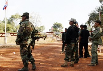 Cambodian soldiers stand guard near the Cambodian and Thai border at Anglong Veng district in Odar Meanchey province, some 450 kilometers northwest of Phnom Penh on February 5, 2011.