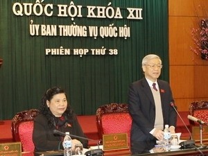 Party General Secretary and National Assembly Chairman Nguyen Phu Trong (R) chairs a National Assembly meeting in Hanoi on Feb. 14 (Photo: Vietnam News Agency)