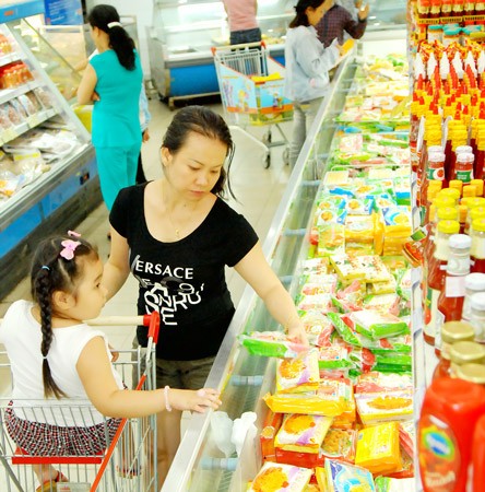 Consumers buying made in Vietnam products in Cong quynh super market