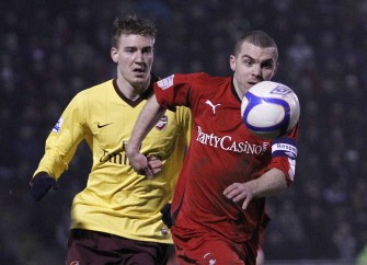 Leyton Orient's Captain Stephen Dawson (R) vies with Arsenal's Danish player Nicklas Bendtner during their FA Cup match on February 20, 2011. AFP