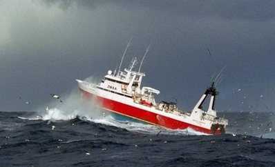 A New Zealand fishing trawler is seen off the country's coast. New Zealand on Monday urged the United States and Australia to boost efforts to stop illegal fishing in the Pacific, saying the planet's last sustainable fishery was running out of time