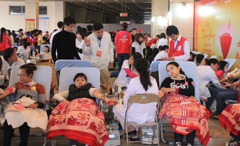 Blood donators seen at the My Dinh National Stadium in Hanoi on Feb. 20 (Photo: VNExpress)