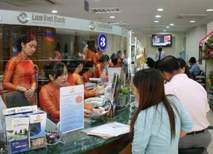 Customers transact at a branch of LienVietBank. (Photo:LienVietBank)