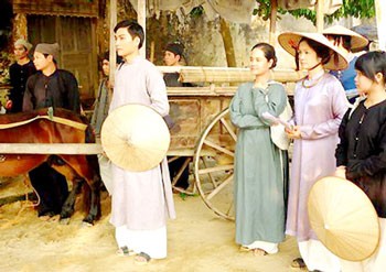 A scene in the film Nhin ra bien ca (Looking to the sea).