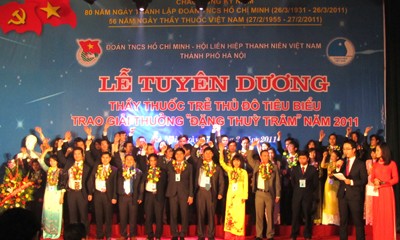 Sixty six physicians are honored at the ceremony in Hanoi on February 27. (Photo:cpv.org)