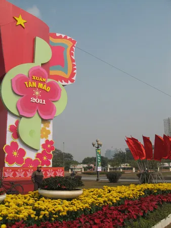 Nhiều điểm vui chơi công cộng Hà Nội được trang trí rất đẹp mắt để đón chào Xuân mới 2011