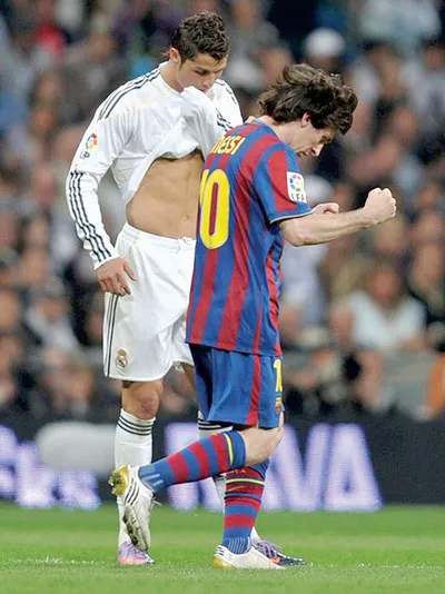 Niềm vui của Messi và nỗi thất vọng của C.Ronaldo sau trận đấu.