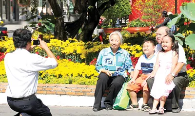 Ghi nhận khoảnh khắc đón tết. Ảnh: AN DUNG