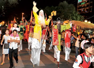 Lễ hội đường phố. Ảnh: VIỆT DŨNG