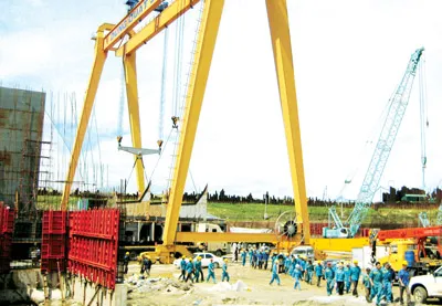 Ra quân thi công đầu năm tại Công ty Công nghiệp tàu thủy Dung Quất. Ảnh: Hà Minh