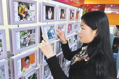 Siêu thị tình yêu đầu tiên tại Bắc Kinh, tại đây nhiều bậc cha mẹ và ông bà cũng đến để mong tìm được ý trung nhân cho con, cháu mình