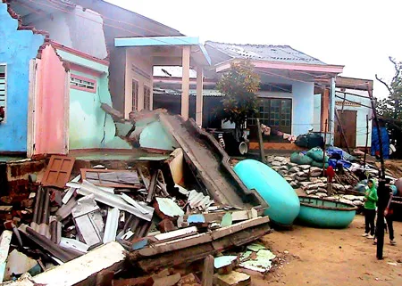 Sau nước lũ, lo sóng to