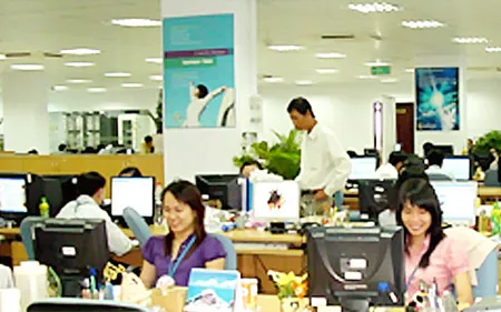 Các lập trình viên của Công ty GCS đang làm việc tại CVPMQT. Ảnh: V.H.