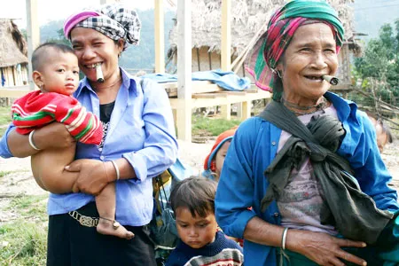 Tộc người lấy một vợ, cưới ba lần