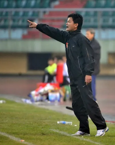 Ghế “thuyền trưởng ” của Văn Sỹ lung lay