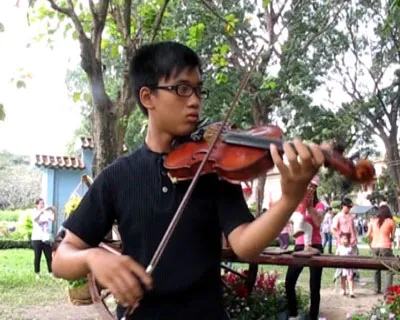 Báo SGGP Online: Trao quà đợt phát động quay video clip “Đón Xuân Tân Mão 2011” ảnh 3