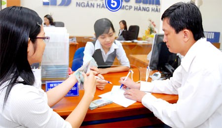 Transactions conducted at a Maritime Bank branch in Ho Chi Minh City (Photo: SGGP)