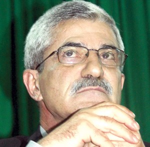 Henrique Calisto gestures during a press meeting in Hanoi March 2, 2011 where he announced he said goodbye to Vietnamese football (Photo: SGGP)