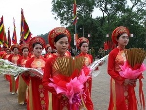 Incense-offering ceremony in Hung Kings Temple Festival 2010